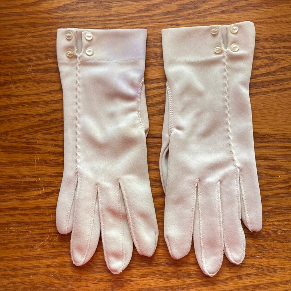 Vintage Off-White Nylon Gloves w/ 4 Button Accent - Picture 3 of 7